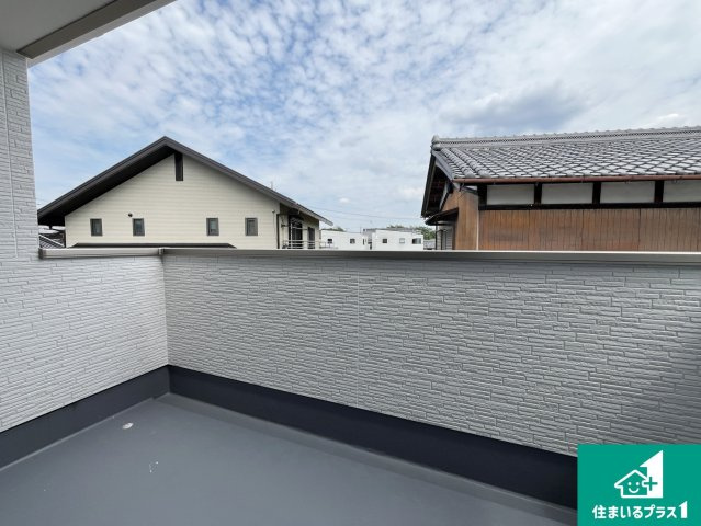 草津市木川町　第1期　新築一戸建てのバルコニー|外出時に急な雨でも洗濯物を守ってくれるインナーバルコニー！