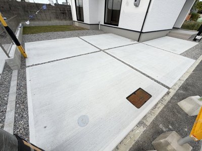 【駐車場】 | うるま市与那城屋慶名2期（全6棟）1・3号棟 | 3号棟　並列駐車2台可♪