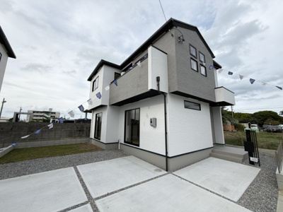 【外観】 | うるま市与那城屋慶名2期（全6棟）1・3号棟 | 3号棟　並列駐車2台可♪