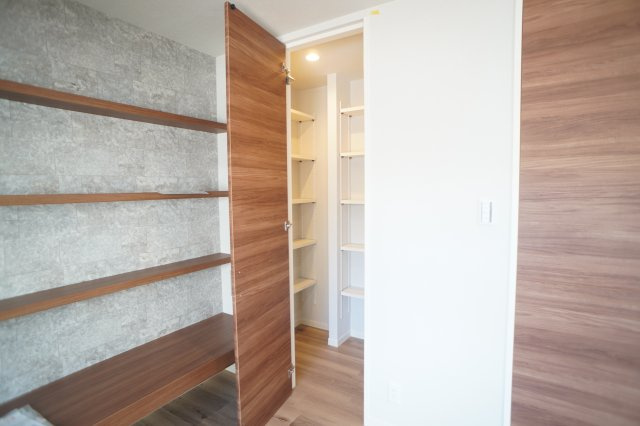 メゾンソワニエＢの洋室