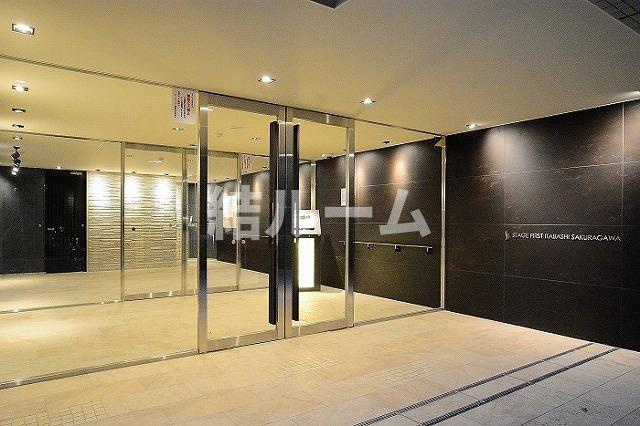板橋区桜川２丁目の賃貸マンションのエントランス