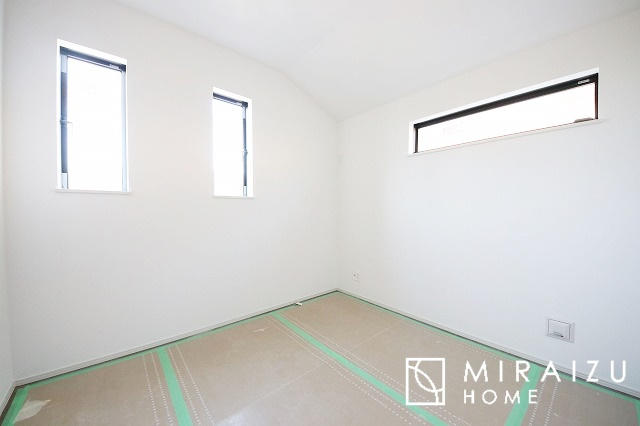 【その他】 | ■追い焚き機能■
誰でも簡単にボタンひとつでお風呂のお湯を張ることができます！お湯の出し過ぎで水道代を気にするということもなくなりました！ 
