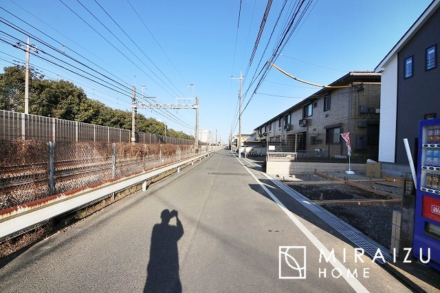 【その他】 | ■シンク■
お掃除もしやすい大き目のシンクです。耐熱性・耐久性・対磨耗性が高いというメリットがございます。お掃除が苦手な方でもいつでも綺麗に楽にメンテナンスが可能です。
