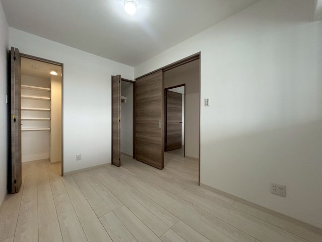 船橋市印内町の賃貸マンションの洋室|落ち着いた色調の洋室です