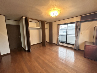 【洋室】 | 荒尾市荒尾売家 | ゆったりとした主寝室。一日の疲れを癒す空間！