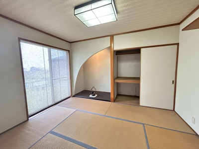 【和室】 | 荒尾市荒尾売家 | 高台で眺望と採光を満喫。間接照明が彩る高級仕様！