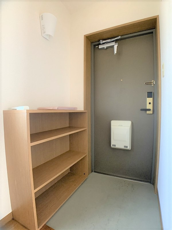 コーポラスおおさわの玄関