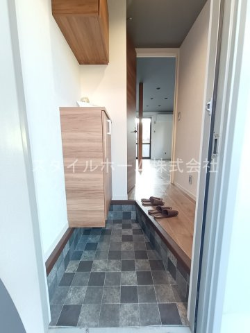 ノイエス前田南の玄関