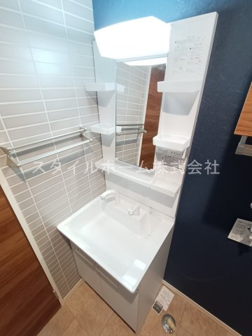 ノイエス前田南の洗面所