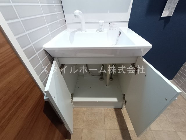 ノイエス前田南の洗面所