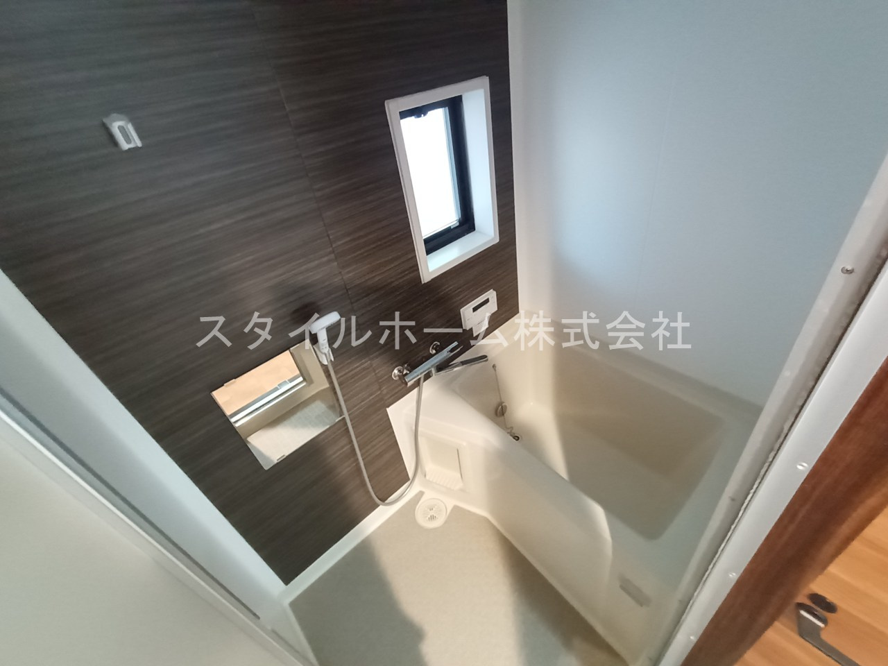 ノイエス前田南の浴室