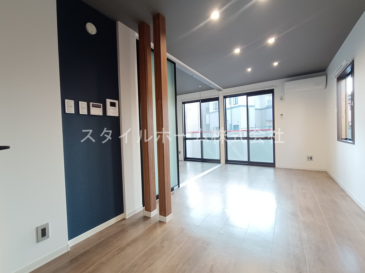 ノイエス前田南の居間・リビング