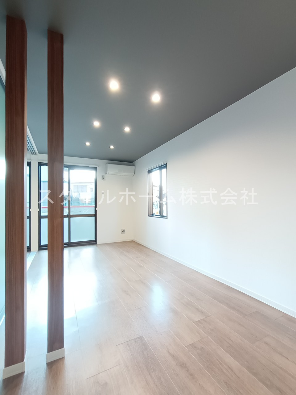 ノイエス前田南の居間・リビング