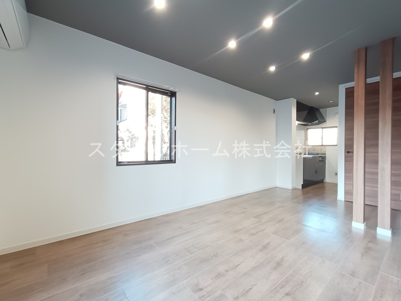 ノイエス前田南の居間・リビング