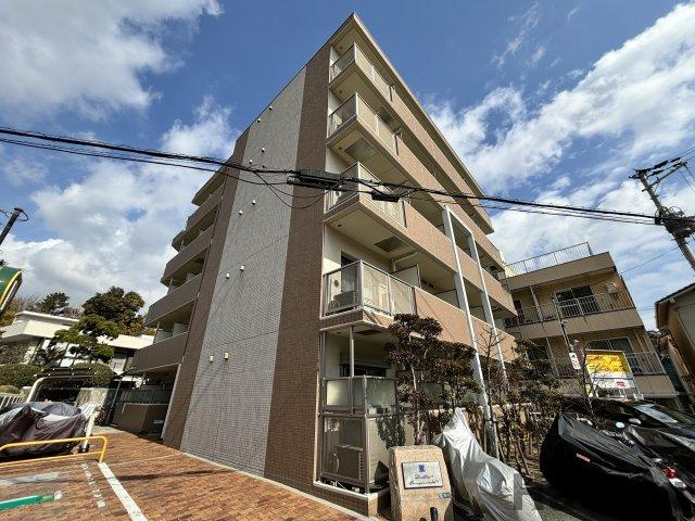 ファミーユ千里山西の外観