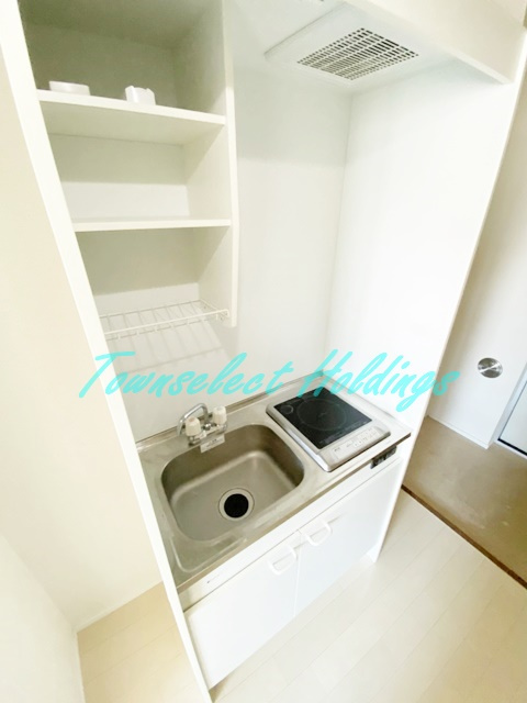 大和市南林間２丁目のアパートのキッチン