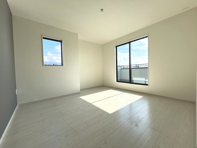 【寝室】 | 大野城市中1丁目4期　2号棟（全2棟）【仲介手数料無料・0円】 | 施工例。施工例は完成時と異なる場合があります。