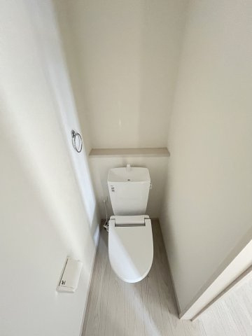 【内装】 | 大野城市中1丁目4期　2号棟（全2棟）【仲介手数料無料・0円】 | 施工例。2階にもトイレです。施工例は完成時と異なる場合があります。