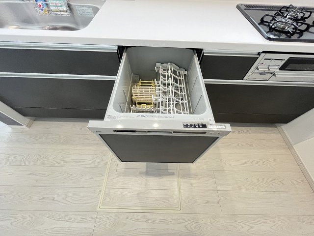 【キッチン】 | 大野城市中1丁目4期　2号棟（全2棟）【仲介手数料無料・0円】 | 施工例。施工例は完成時と異なる場合があります。