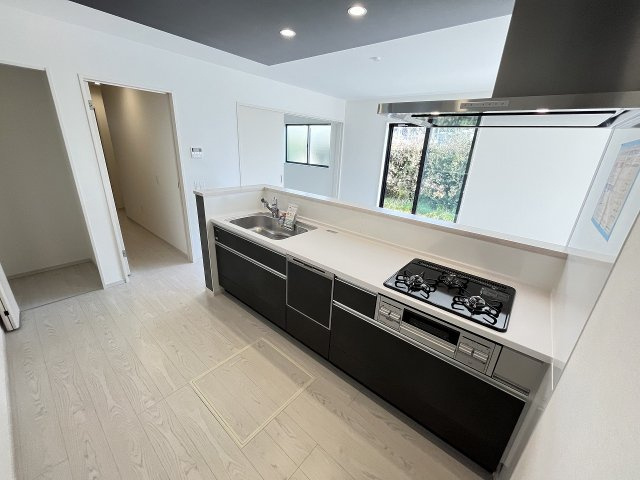 【キッチン】 | 大野城市中1丁目4期　2号棟（全2棟）【仲介手数料無料・0円】 | 施工例。施工例は完成時と異なる場合があります。
