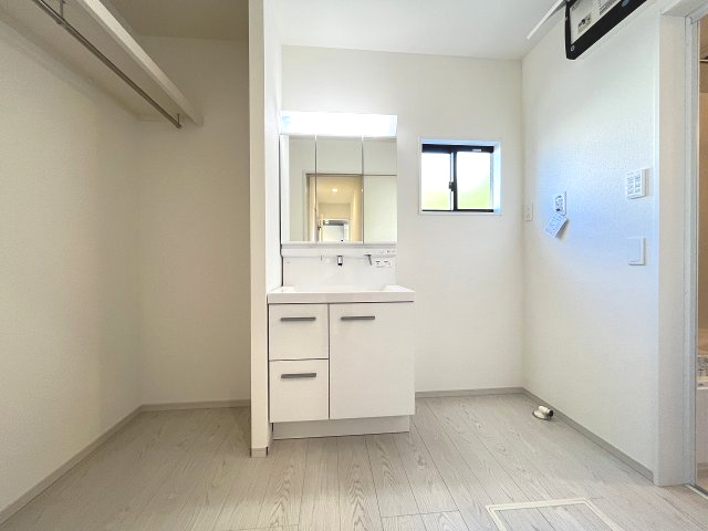 【洗面所】 | 大野城市中1丁目4期　2号棟（全2棟）【仲介手数料無料・0円】 | 施工例。施工例は完成時と異なる場合があります。