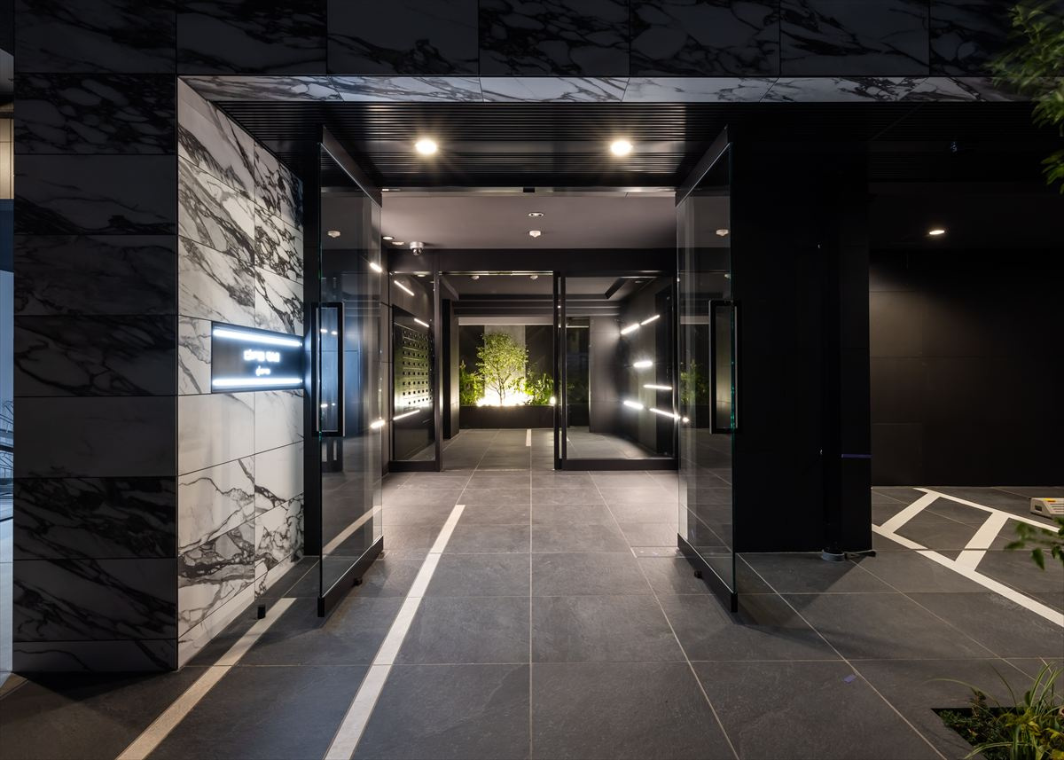 DIPS明大前のエントランス