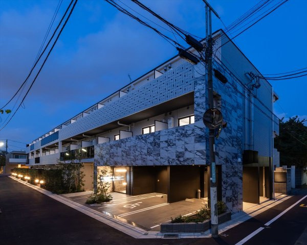 DIPS明大前の外観