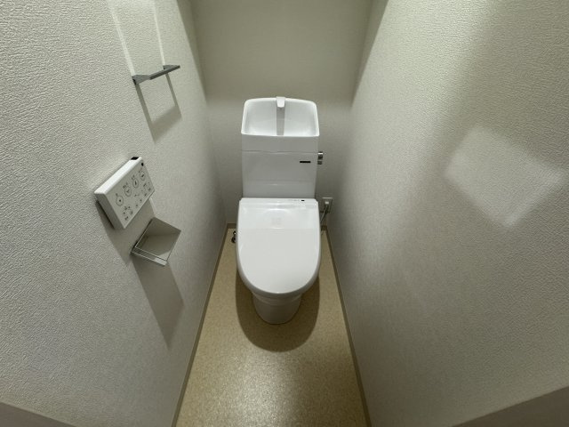 Luna Terrace 近大前のトイレ|落ち着いた色調のトイレです