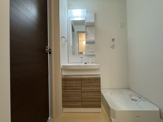 Luna Terrace 近大前の独立洗面台|独立洗面台で身支度をすべて済ませてしまいましょう