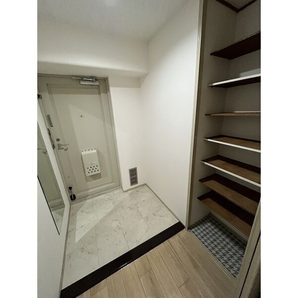 フェルザ西宮の玄関