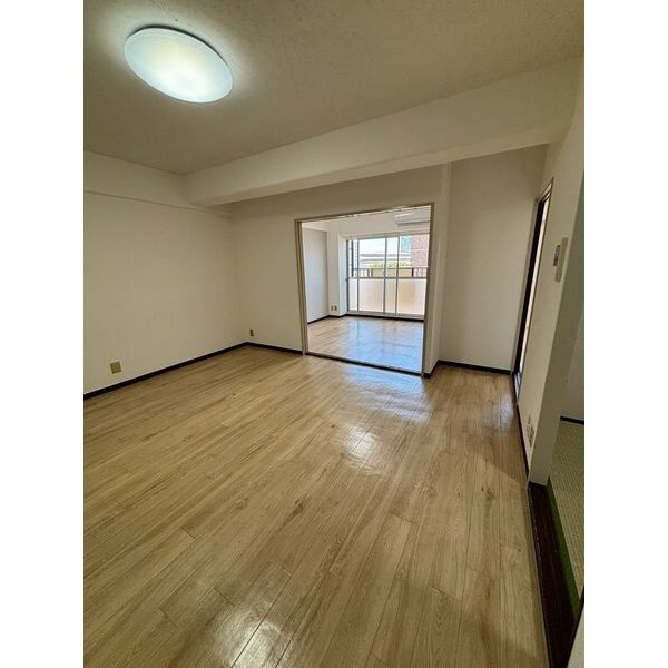 フェルザ西宮の居間・リビング