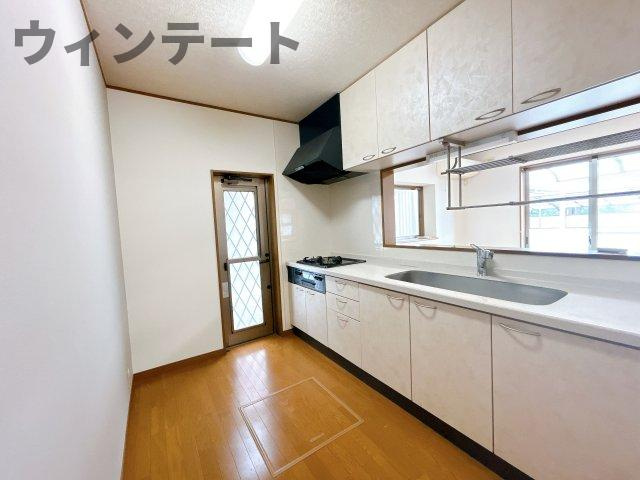 牛久市牛久町　中古戸建のキッチン|前所有者様がきれいにお使いです。