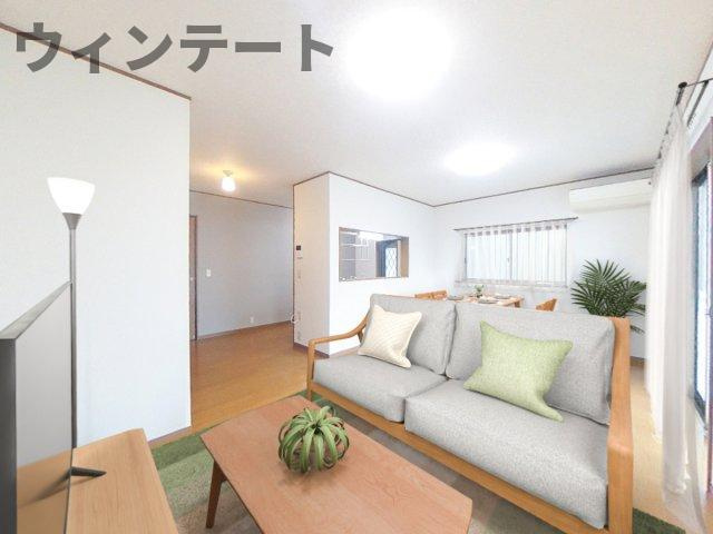 牛久市牛久町　中古戸建の居間・リビング|CG合成で家具を配置したイメージです。