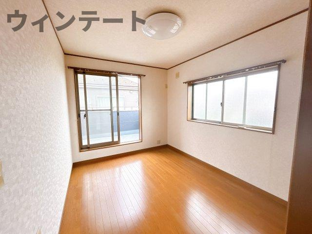 牛久市牛久町　中古戸建の洋室|明るい洋室です