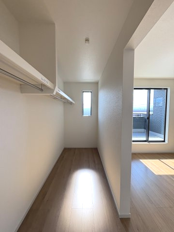 【収納】 | 大野城市中1丁目4期　 1号棟（全2棟）【仲介手数料無料・0円】 | 現地写真。ウォークインクローゼットです。