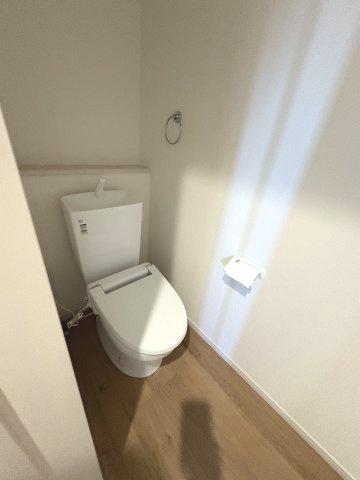 【内装】 | 大野城市中1丁目4期　 1号棟（全2棟）【仲介手数料無料・0円】 | 施工例。2階にもトイレです。施工例は完成時と異なる場合があります。