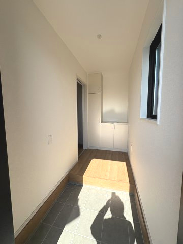 【玄関】 | 大野城市中1丁目4期　 1号棟（全2棟）【仲介手数料無料・0円】 | 施工例。施工例は完成時と異なる場合があります。