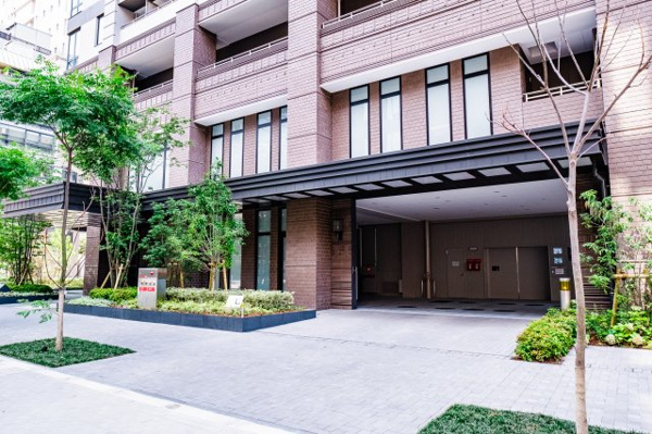 【キッチン】 | 【スカイラウンジ】四口ガスコンロやワイドシンクで、様々な料理に対応できます！