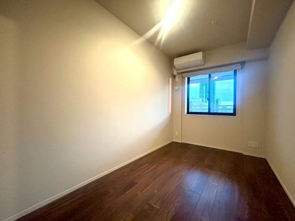 【洋室】 | 【洋室】約5.7帖の洋室です◎窓があり陽当たり・通風良好◎