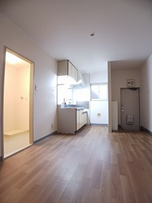 【居間・リビング】 | ＭハイツⅠ | 内装は落ち着いています