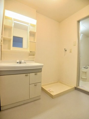 【洗面所】 | ＭハイツⅠ | スペースが確保できる洗面所です