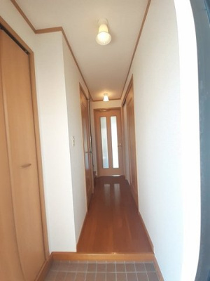 【玄関】 | イーストパーク　Ⅱ | 明るい玄関です