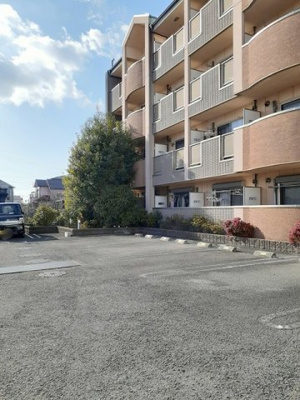 【駐車場】 | トゥリパーノ | 駐車場があるので、車を買う予定の方も安心です