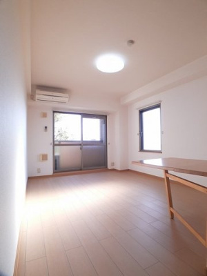 【居間・リビング】 | トゥリパーノ | 物件の内装です