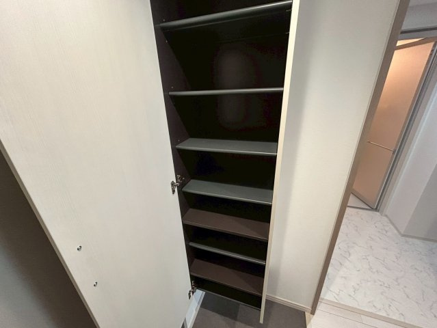 船橋市印内町の賃貸マンションの収納|ちょっとした収納スペースも充実しています