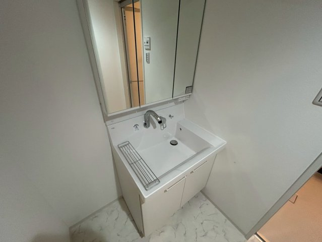 船橋市印内町の賃貸マンションの洗面所|脱衣スペースもあります