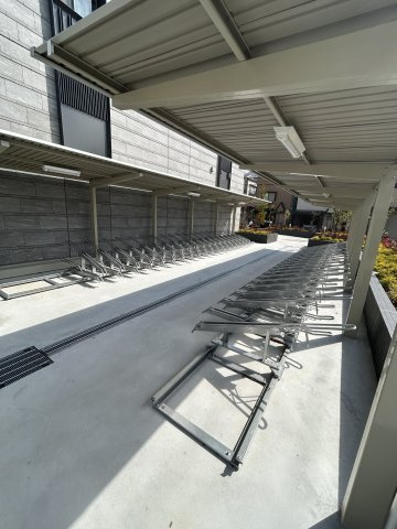 スプランディッドXI(イレブン)の駐車場