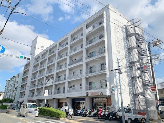 シャンボール豊中の外観