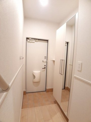 【玄関】 | プティボヌールⅡ | 明るい玄関です