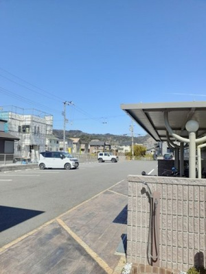 【駐車場】 | プティボヌールⅡ | 駐車場があるので、車を買う予定の方も安心です